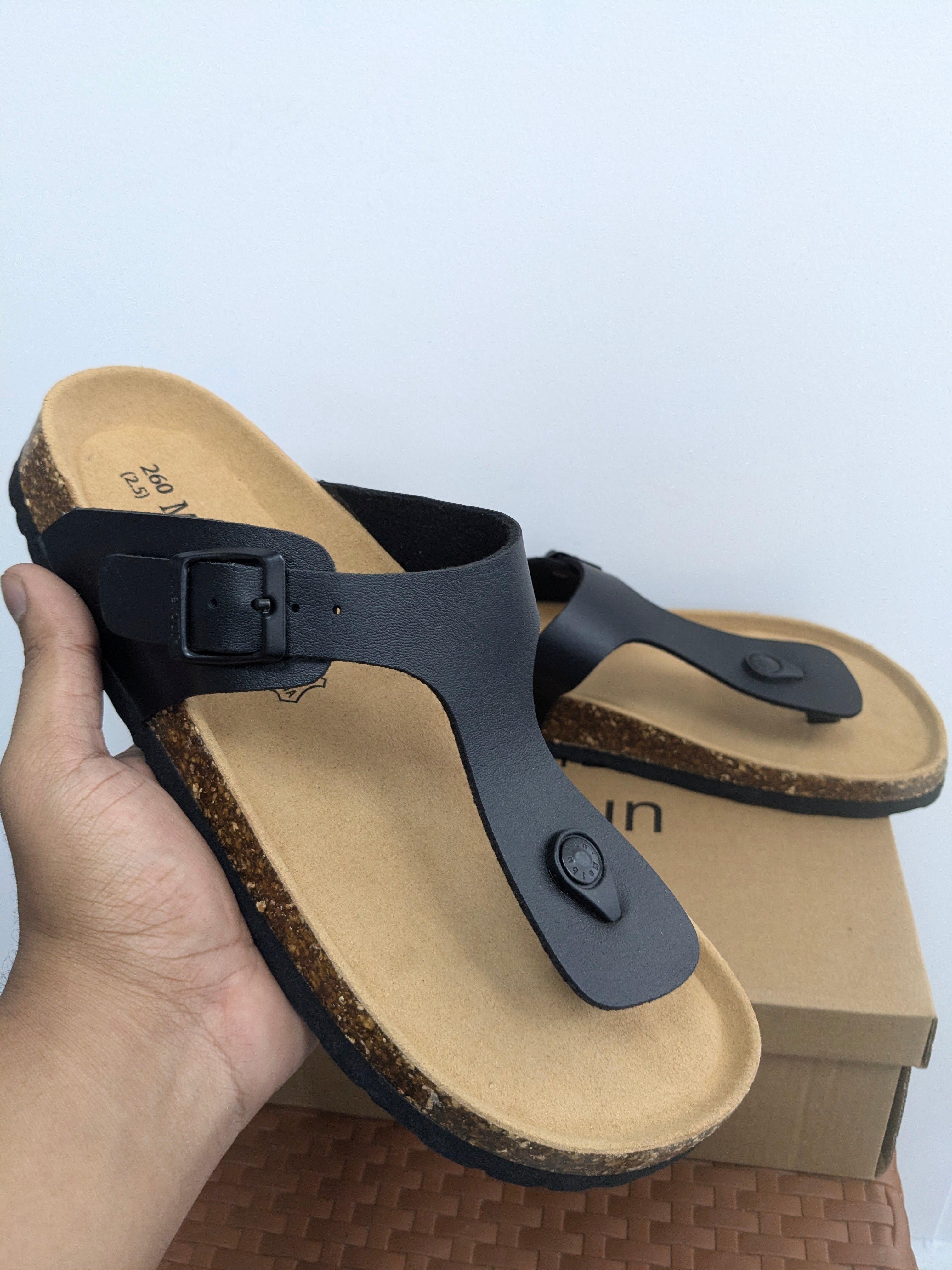 Maibulun | T-Strap Black