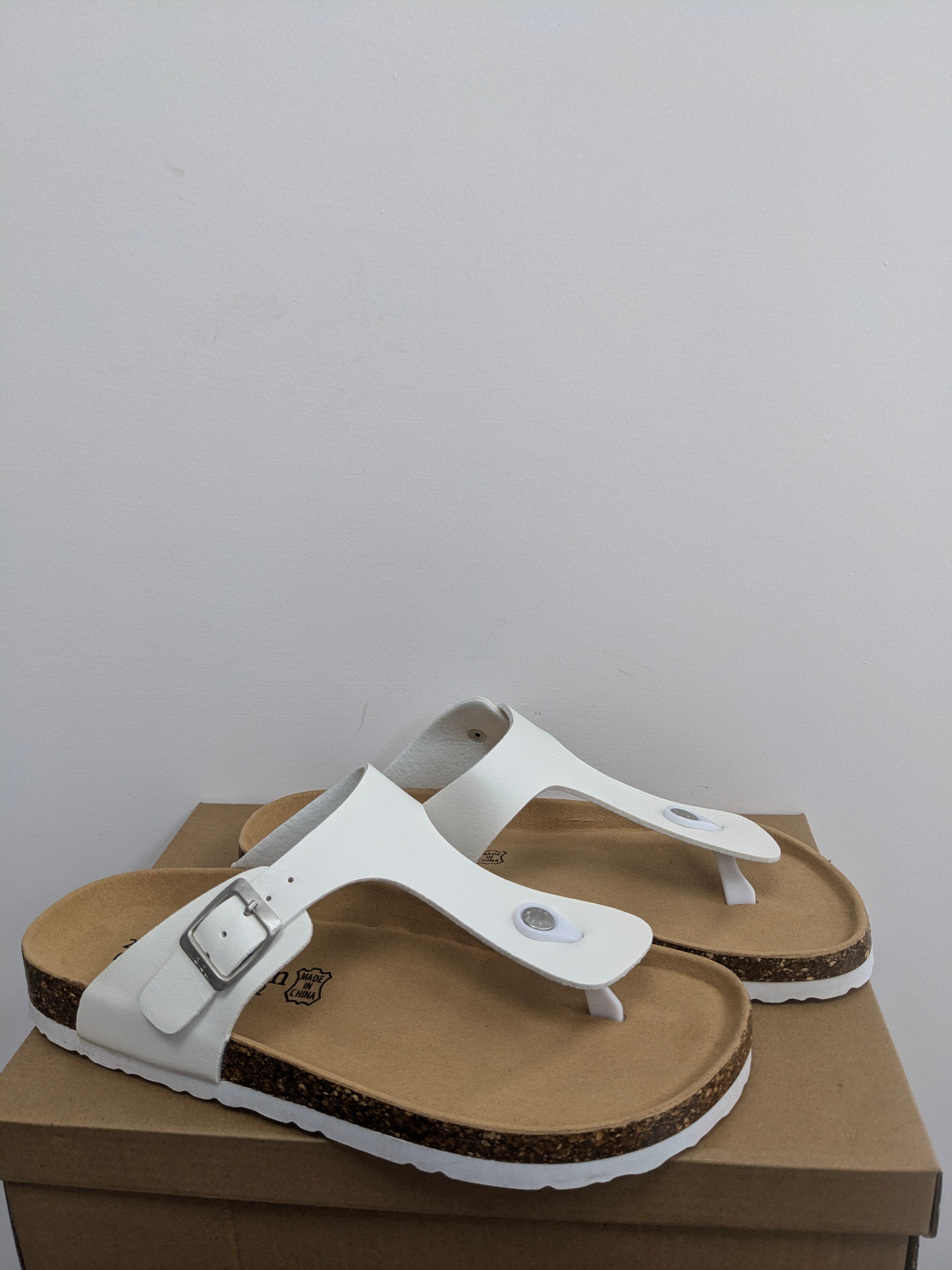 Maibulun | T-Strap White