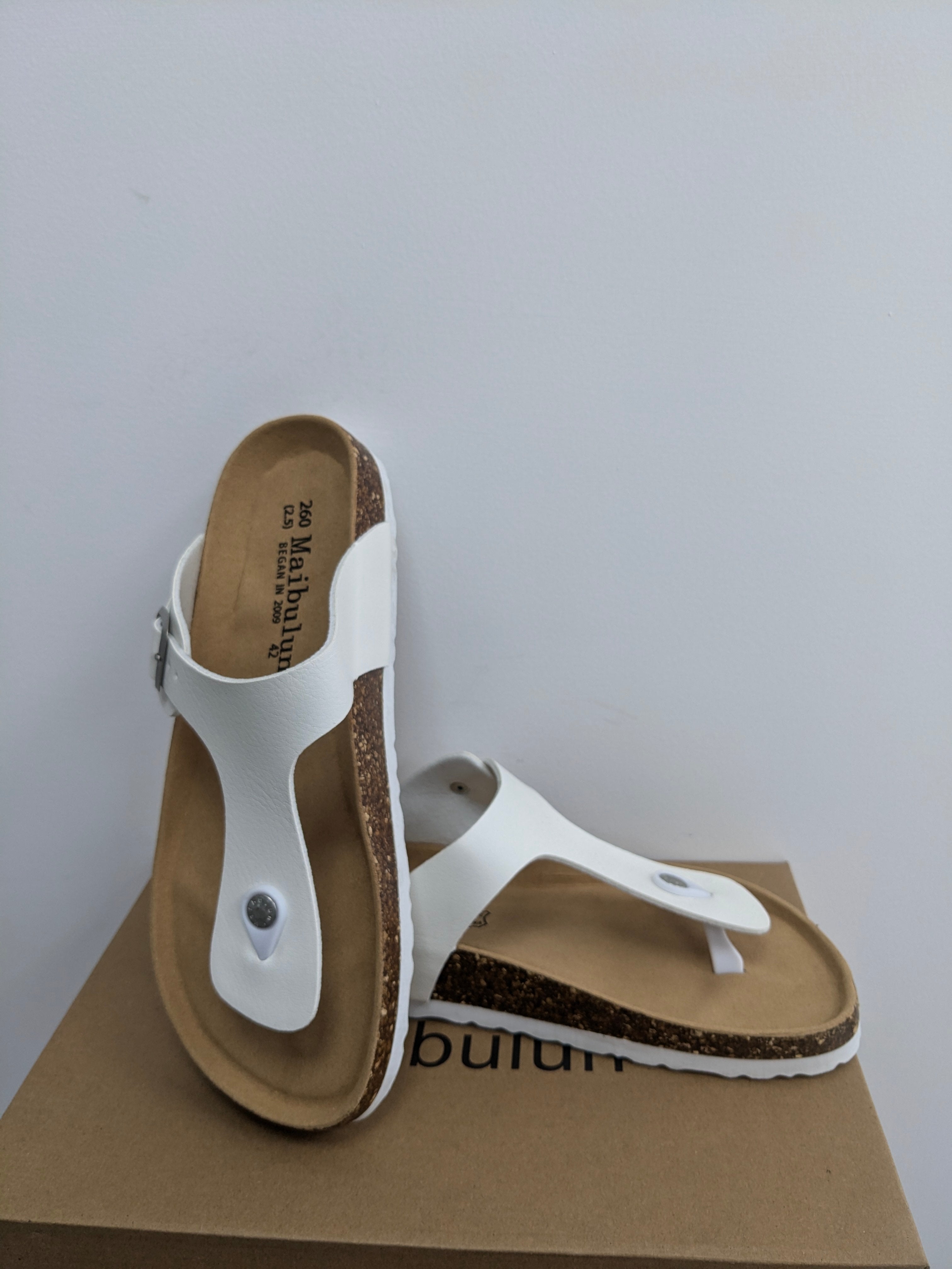 Maibulun | T-Strap White